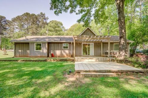 3987 Woodland Cir, Conyers GA  30013-3056 exterior