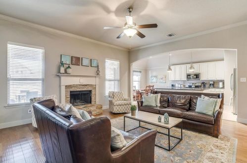 405 Sterling Dr, Fort Worth TX  76126-2461 exterior