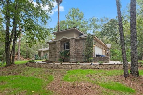 42 Lake Forest Cir, Conroe TX  77384-3108 exterior
