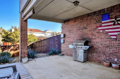 1336 Riley Dr, Carrollton TX 75007-1140 exterior