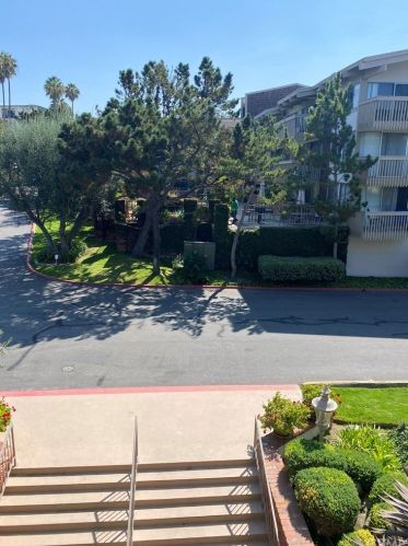 6542 Ocean Crest Dr, Palos Verdes Estates, CA 90275-5400