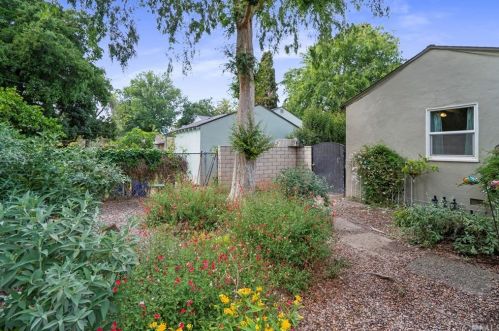 4624 Linwood Pl, Riverside CA  92506-1029 exterior