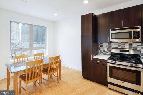 920 Front St, Philadelphia, PA 19123-4304