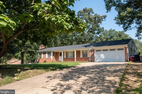 3 Woodland Ter, Fredericksburg, VA 22405-2264