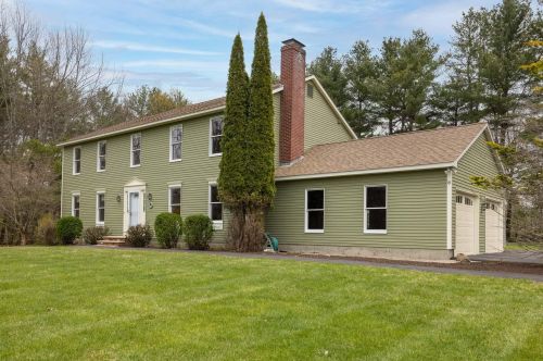 19 Surrey Ln, Lee, NH 03824-4413