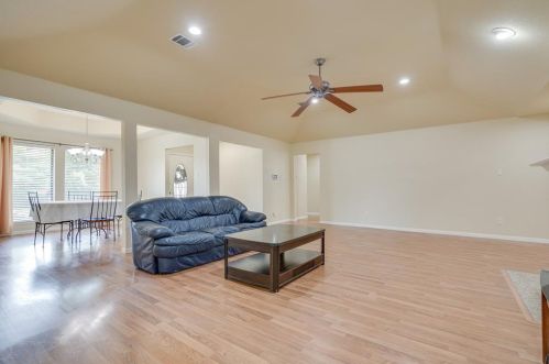 7025 Lincoln Dr, Fort Worth TX  76182-7663 exterior