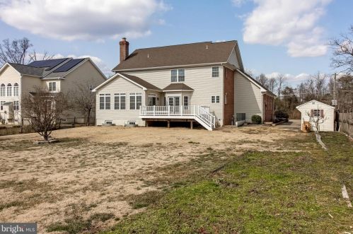 7337 Hooes Rd, Springfield VA  22152-3704 exterior