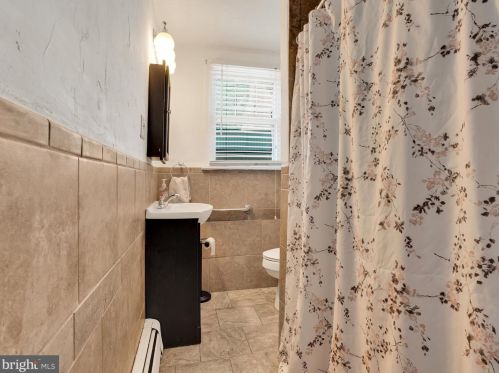 112 Fame Ave, Hanover PA 17331-1585 exterior