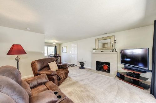 422 Tioga Way, Manteca, CA 95337-5331