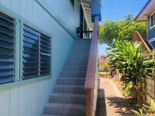 1229 Makalapua Pl, Honolulu, HI 96817-2745