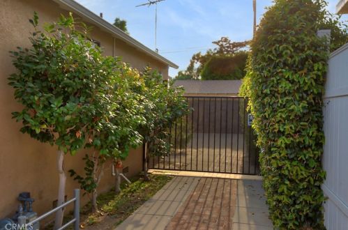 1205 Cleveland Rd, Glendale CA  91202-2602 exterior
