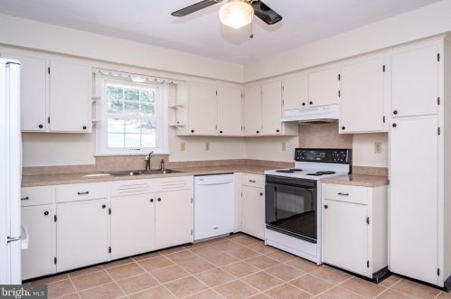 901 Enola Rd, Carlisle PA 17015-9548 exterior