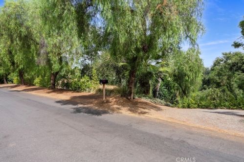 1921 Arroyo Dr, Riverside CA  92506-1610 exterior