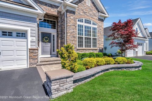 203 Arborridge Dr, Lacey, NJ 08731