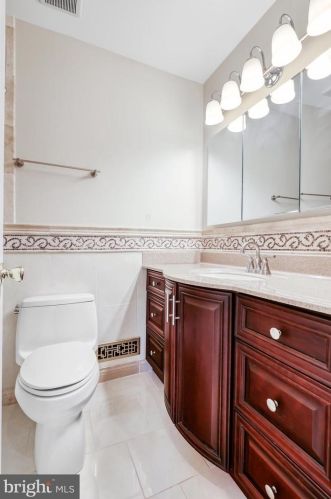 7218 Gentian Ct, Springfield VA  22152-3847 exterior