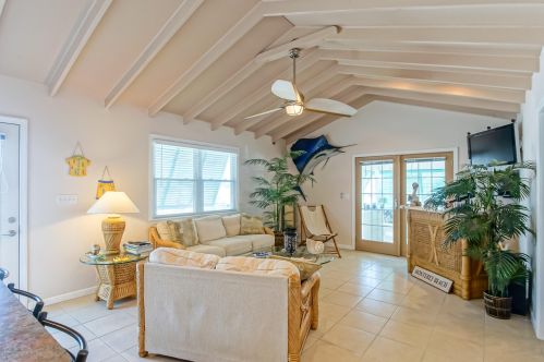 16 Las Vegas Rd, Lavallette NJ 08735-1815 exterior