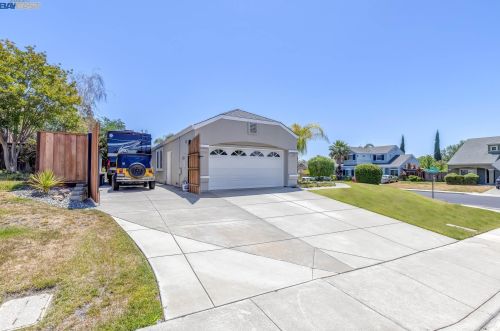 2601 Horseshoe Ct, Livermore, CA 94551-8816