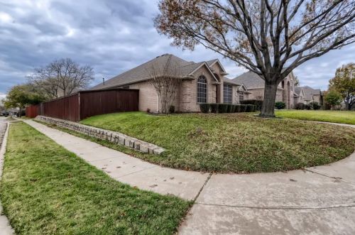 1401 Summerhill Dr, Carrollton TX 75007-6049 exterior