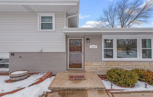 1012 Lakewood Dr, Hanover Park, IL 60103-5617