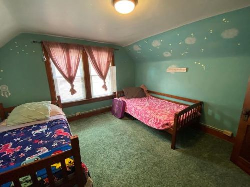 116 Lowell St, Vandergrift, PA 15690-1545