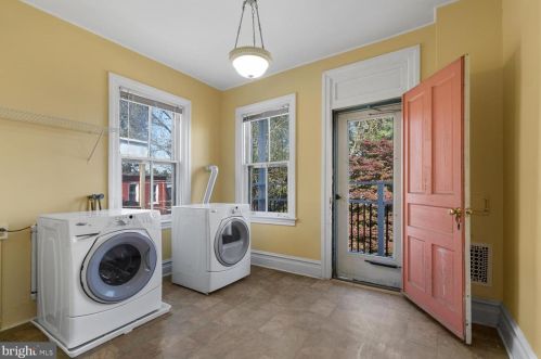 231 Mulberry St, Lancaster PA  17603-3741 exterior