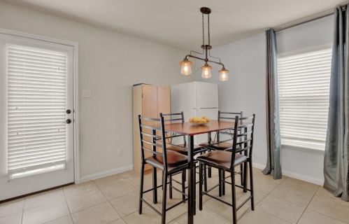 1525 Treeta Trl, Uhland TX 78640 exterior