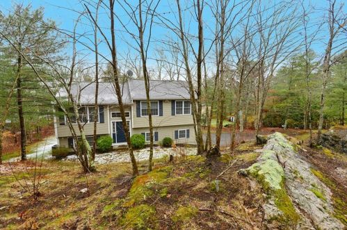 18 Old Kenyon Rd, Richmond, RI 02832-3232