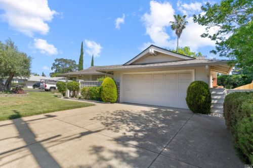 671 Alamo Dr, Vacaville, CA 95688-4343