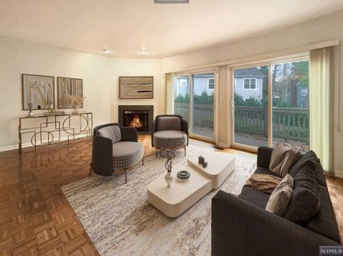 15 Canterbury Ln, N Milford, NJ 07646-3258