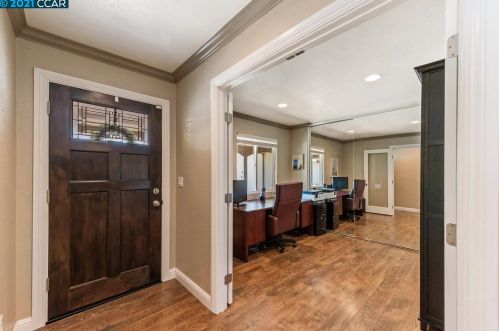 3144 Santa Paula Dr, Concord CA  94518-2821 exterior