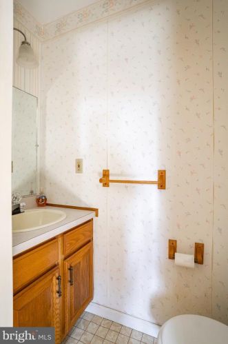 402 Coreopsis Dr, Lancaster PA  17602-1143 exterior