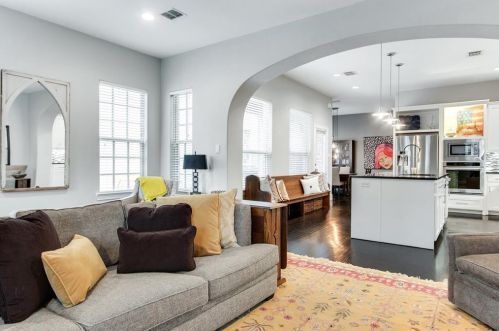 2240 Longwood Dr, Carrollton TX 75010-4911 exterior