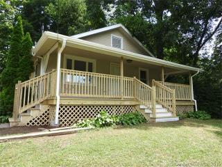 64 Way Rd, Middlefield, CT 06455-1036