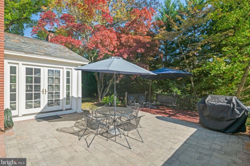 1023 Washington Ave, Tavistock NJ 08033-3605 exterior