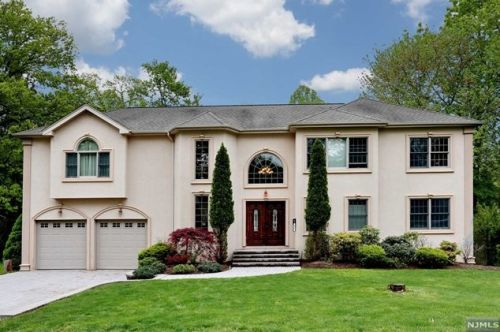 632 Woodland Ave, Rockleigh, NJ 07647-1114
