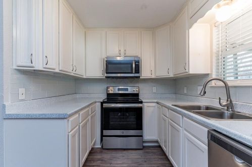 8005 Lazy Ln Rd, Fort Worth TX  76180-7161 exterior