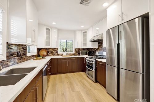 1755 Glenwood Rd, Glendale CA  91201-1543 exterior