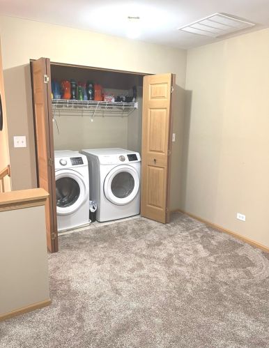 146 Goldenhill St, Carol Stream IL  60188-1303 exterior