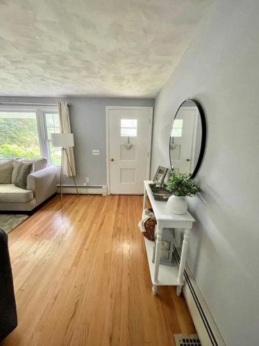 435 Middle Rd, Warwick RI  02818-2324 exterior