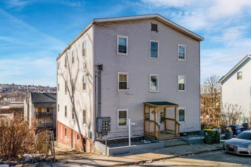 36 Lounsbury Ave, Waterbury, CT 06706-1451