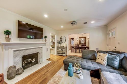 2452 Elizabeth Ann Ln, Atlanta GA  30324-3713 exterior