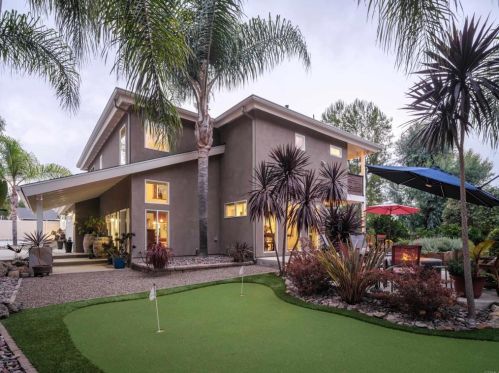 918 Sunset Dr, Vista, CA 92081-6828