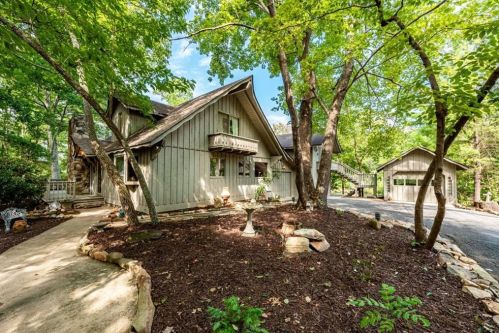 66 Tamarack Pt, Big Canoe, GA 30143-7801
