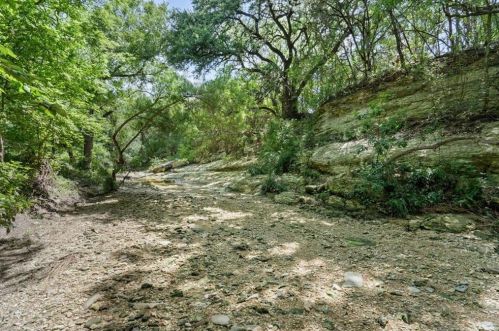 5204 Creekline Dr, Austin TX  78745-2227 exterior