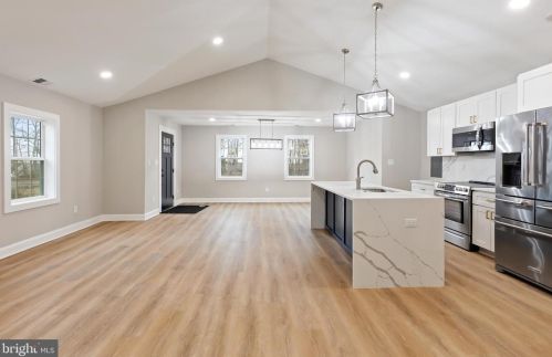 7020 Old Carolina Rd, Gainesville, VA 20155-1815