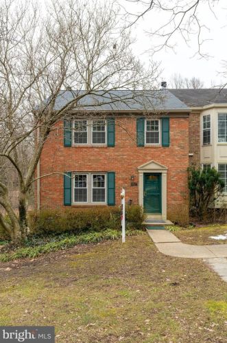 8927 Park Forest Dr, Springfield, VA 22152-2515
