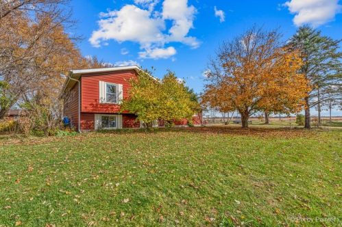 8008 Kasson Rd, Alden, IL 60033-9213