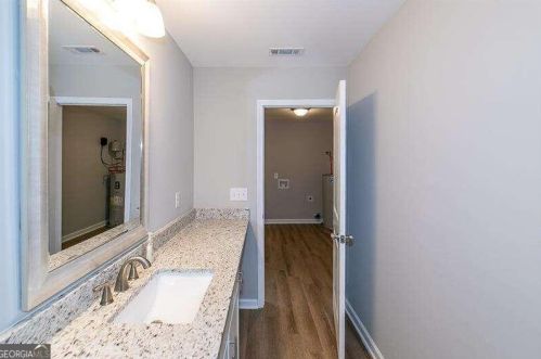 1864 Center Ave, Atlanta GA  30344-4656 exterior