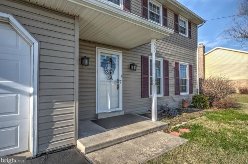 227 Tobacco Rd, Ephrata, PA 17522-8720