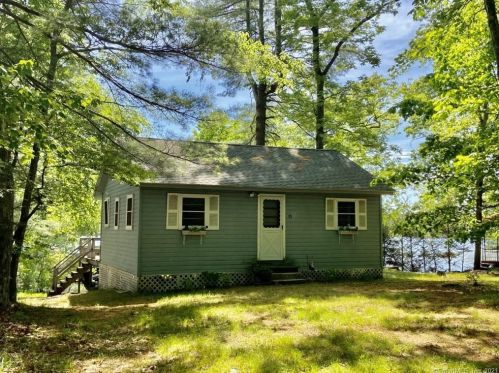 98 Lakeside Dr, Exeter, CT 06249-2821